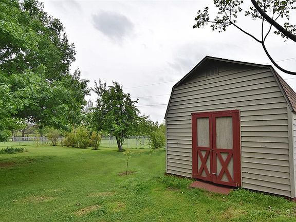 5th image of 912 Meadowcreek Dr