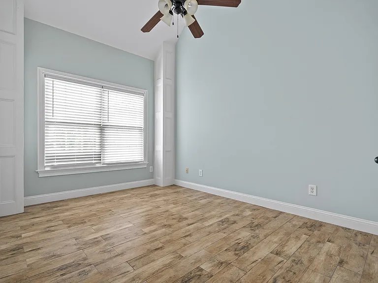 1601 Pickford Ln — Photo 25