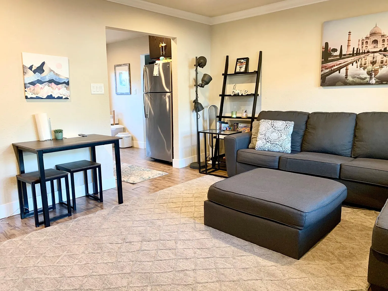 2 bed, 800 sqft, $3,300 — Photo 4