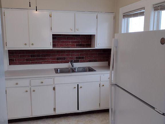 3rd image of 2102 Chesterland Ave #2