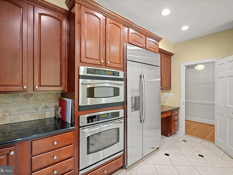 9809 Hall Rd — Photo 13