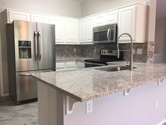 3rd image of 18 Mills Dr