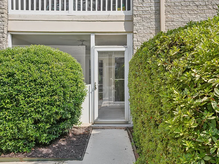 346 Carpenter Dr #16 — Photo 5