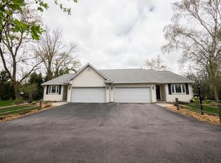 23 N Lapham Peak Rd #B, Delafield, WI 53018