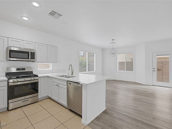5th image of 8543 Peaceful Dreams St