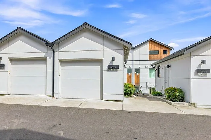 3819 S Cloverdale St — Photo 49