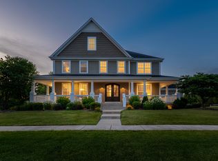 38W598 Berquist Dr, Geneva, IL 60134