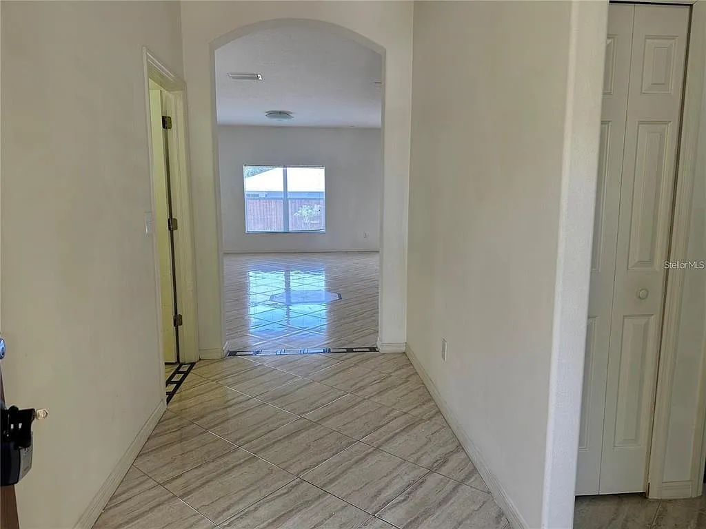 3 bed, 2.0 bath, 1550 sqft, $2,150 — Photo 2