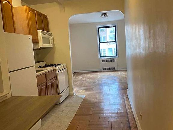 2nd image of 2753 Ocean Ave APT 1G