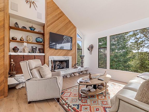 3rd image of 1633 Sonado Rd