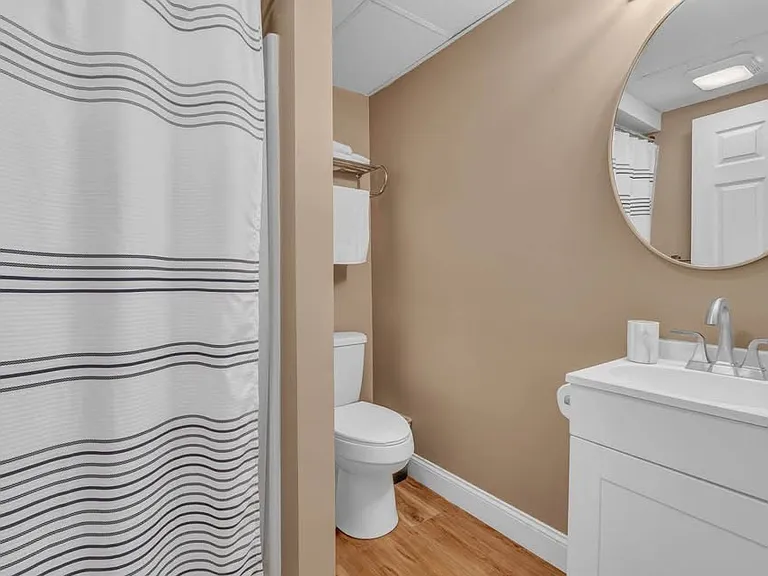 174 E Grand Ave — Photo 9