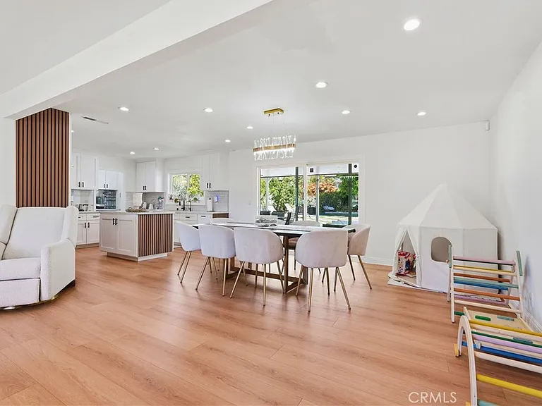 4563 Hempstead St — Photo 8