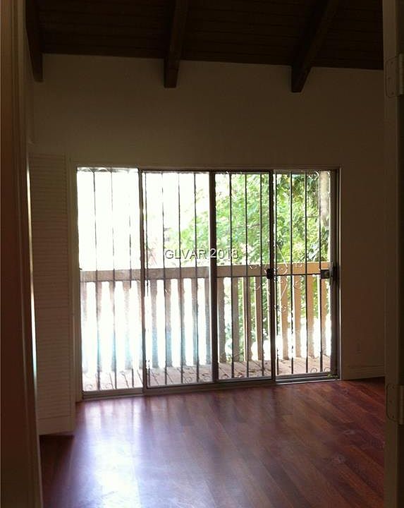 2nd image of 518 Delfern Ln