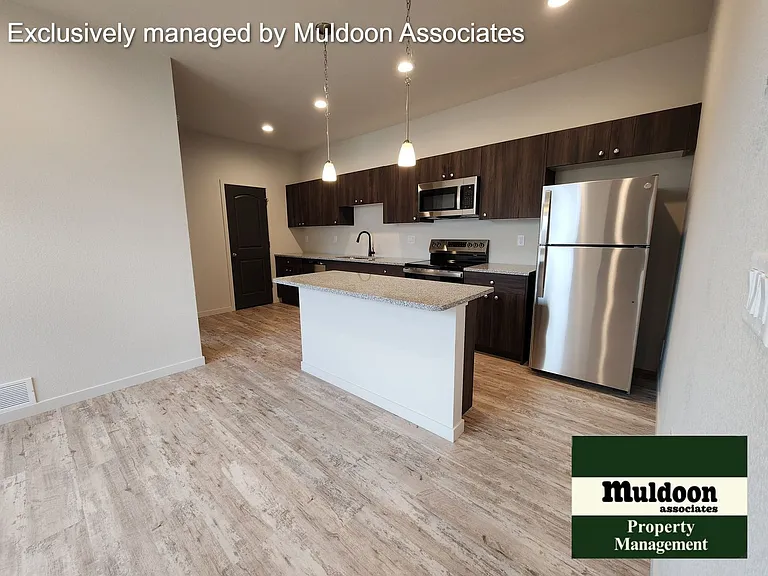 896 S Harmony Dr — Photo 2