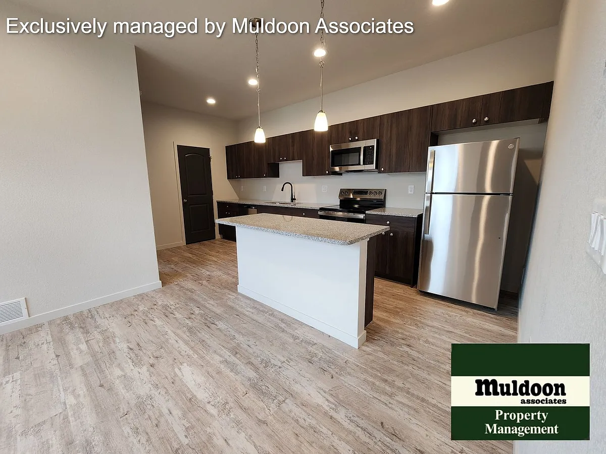 Building Photo - 896 S Harmony Dr
