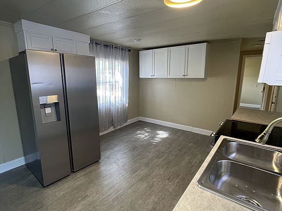 4th image of 2715 Woodlawn Blvd #14