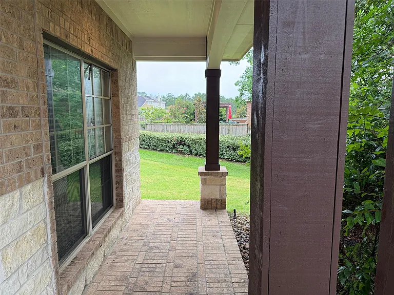98 Black Swan Pl — Photo 2