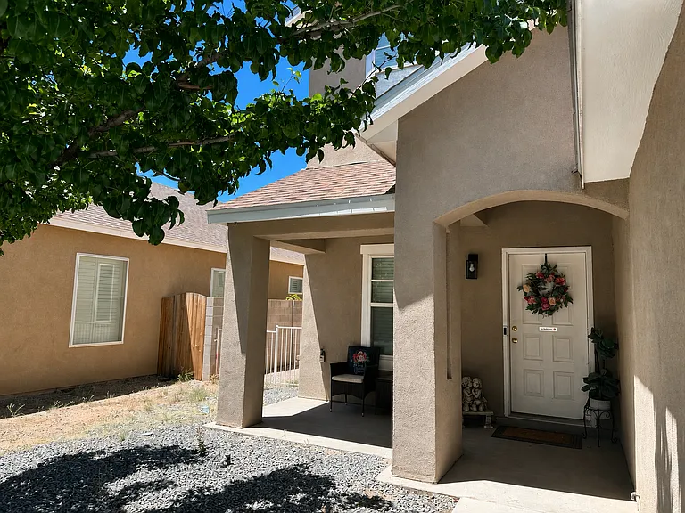 10447 Calle Rosa NW — Photo 2