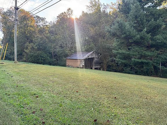 5th image of 3125 Cherokee Dr
