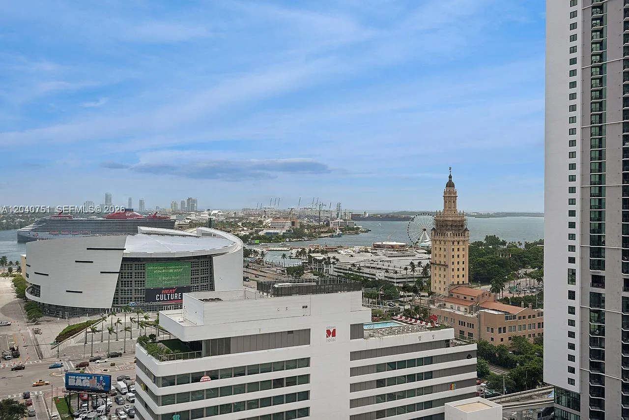 Paramount Miami Worldcente — Photo 4
