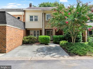 1114 Moorefield Creek Rd SW, Vienna, VA 22180