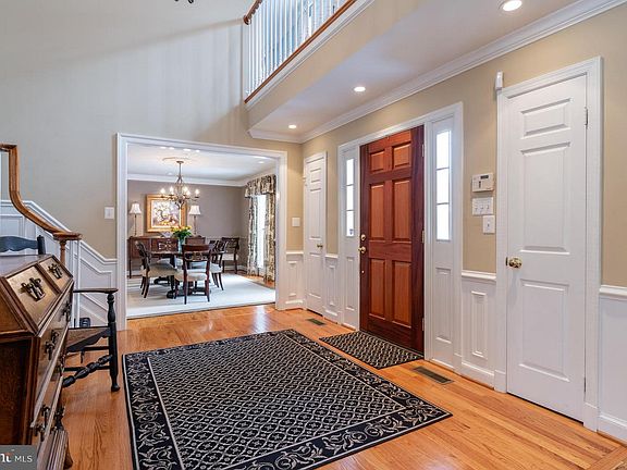 5th image of 1600 King James Pl