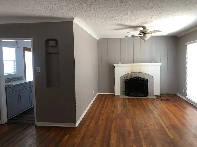630 N Manor St — Photo 2
