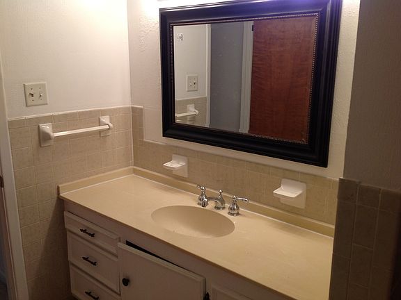 4th image of 323 Westpark Dr N