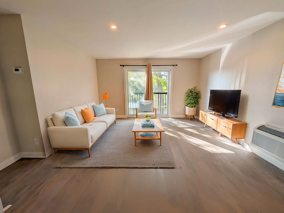 1st image of 3865 Front St #203