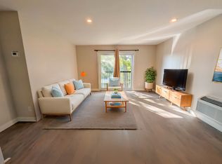 3865 Front St #203, Niagara Falls, ON L2G6G3
