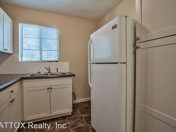 4th image of 648 Park Ave E #23