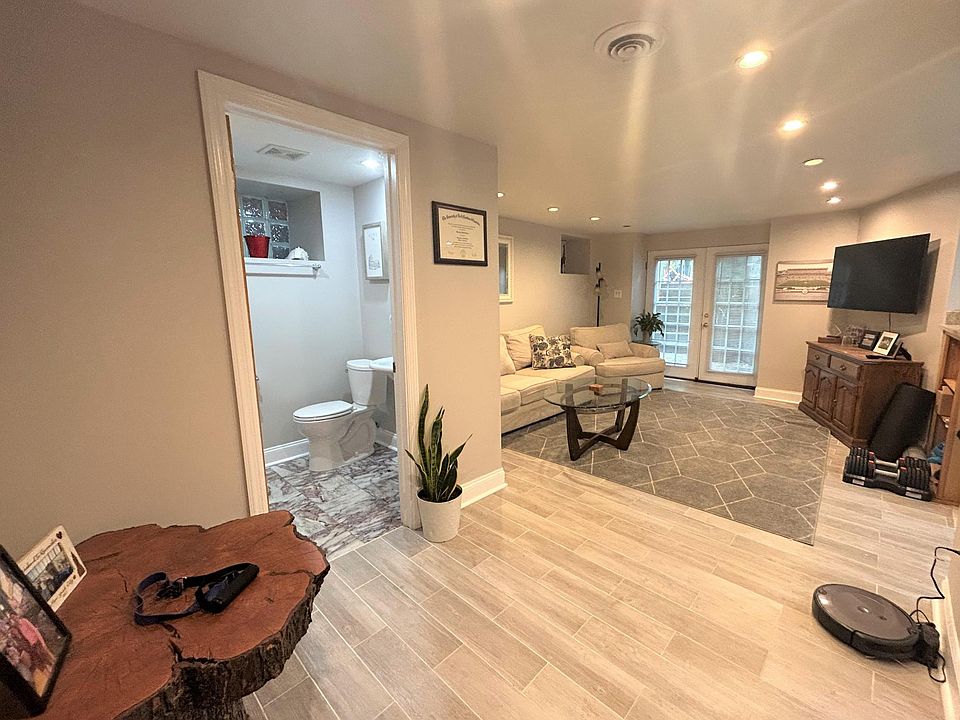 Guest Bathroom/Living Room