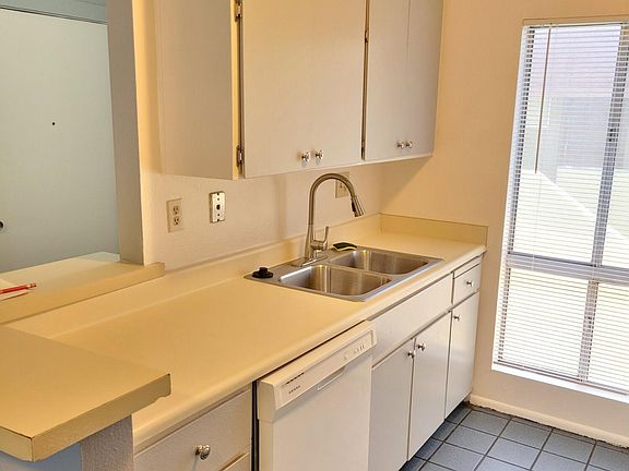 4th image of 1701 W TUCKEY Lane #207