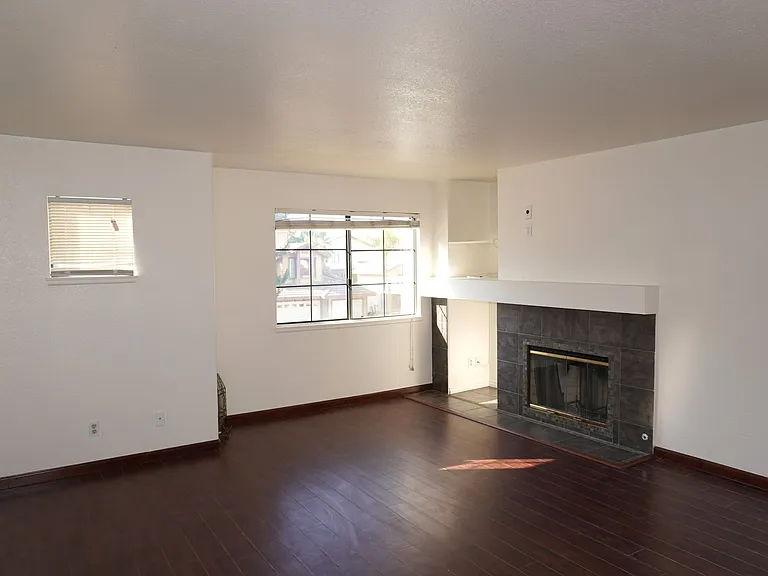 10386 Meadow Creek Dr — Photo 23