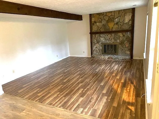 3 bed, 2.5 bath, 1568 sqft, $2,350 — Photo 4