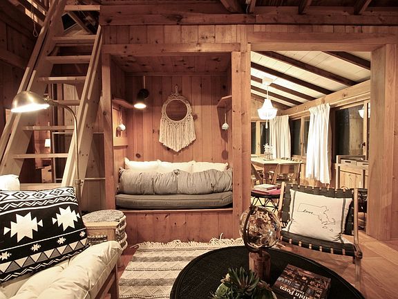 18 Mahkeenac Heights