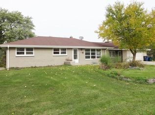 1332 W Lois Ln, Oak Creek, WI 53154