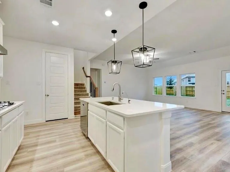 1927 Darlington Oak Dr — Photo 5
