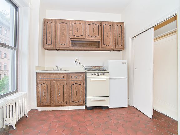 5th image of 108 W 81st St #5F