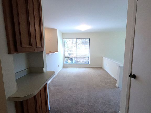 5th image of 540 Seaver Dr