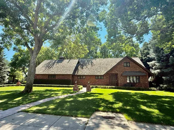 2210 W LEOTA ST, North Platte, NE 69101