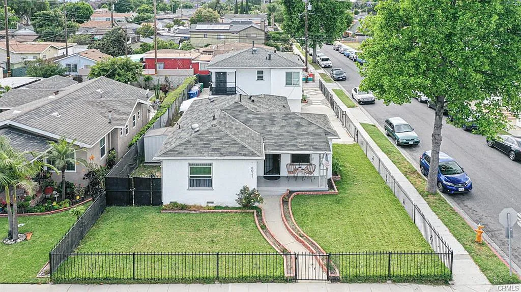 3 bed, 1024 sqft, $3,180 — Photo 1