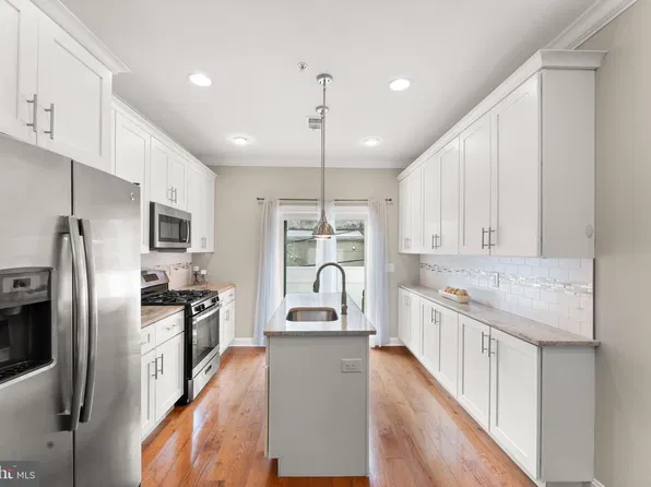 2226 Cross St, Philadelphia, PA 19146