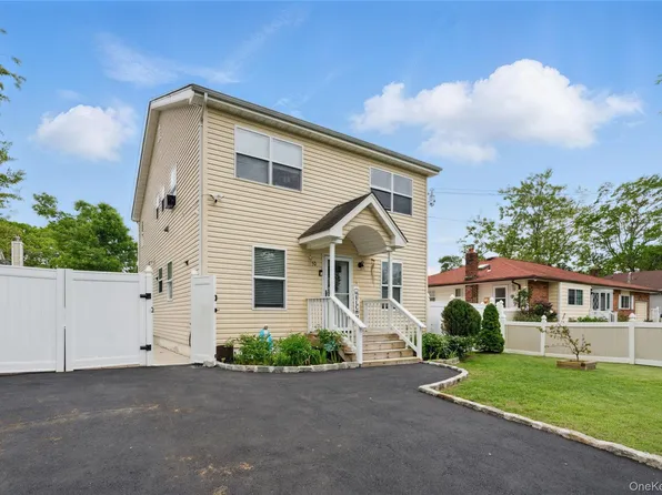 50 Darerka Street, Amityville, NY 11701