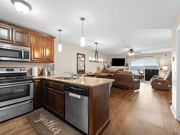 4th image of 700 Emerald Pointe Dr APT 304