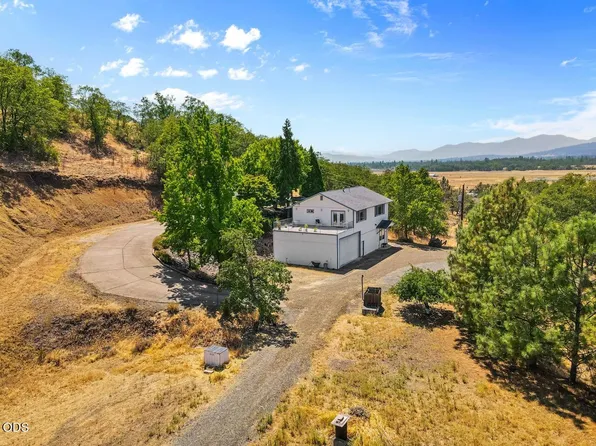 3375 Dodge Rd, White City, OR 97503