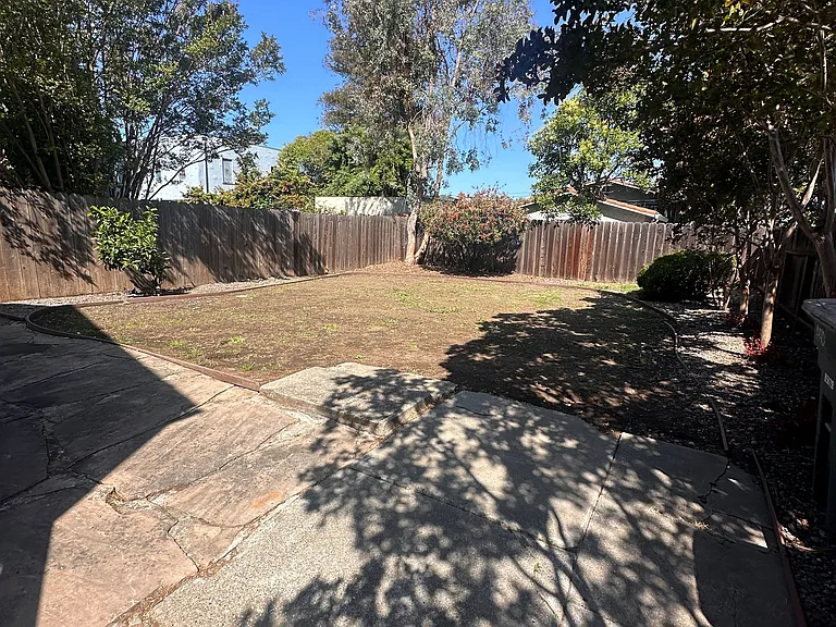 1440 Beach St — Photo 12