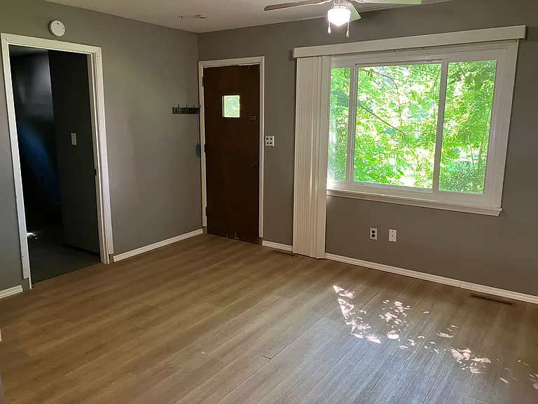 513 E Main St — Photo 5