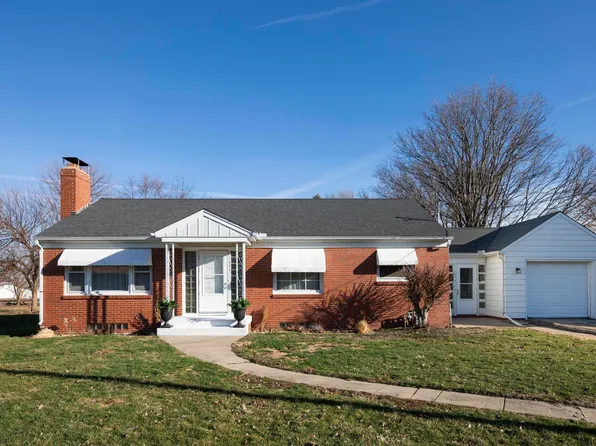 111 E Ames St, Yates City, IL 61572