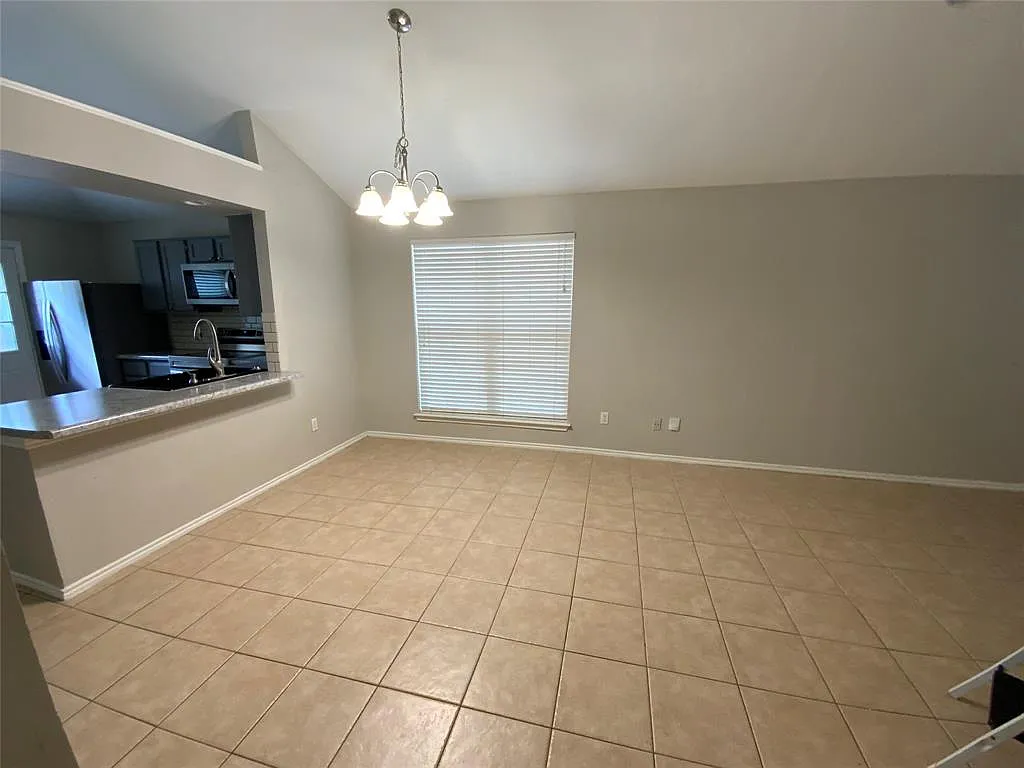 3 bed, 2.0 bath, 1235 sqft, $2,100 — Photo 3